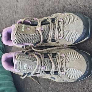 Hi-Tec women's size 8 shoes M-D Traction New No Box  Waterproof